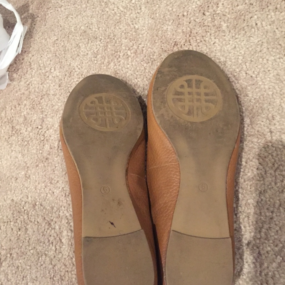 Selling brown flats with gold design buckle - Picture 3 of 3